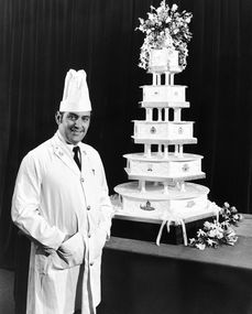 王妃的婚禮蛋糕被搶著收藏 別人家的蛋糕呢