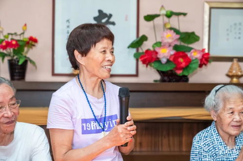 酒店名廚和女高音歌唱家一起來(lái)素食養(yǎng)老院,為老人帶來(lái)了一場(chǎng)美食與妙音的盛宴