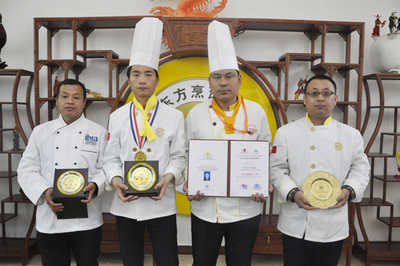 第七屆國際時(shí)尚餐飲博覽會(huì)名廚大師賽 山東新東方師生喜獲佳績